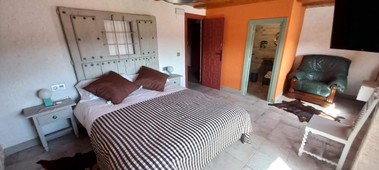 Casa Del Abuelo Pedro Hostal Las Majadas Exterior foto
